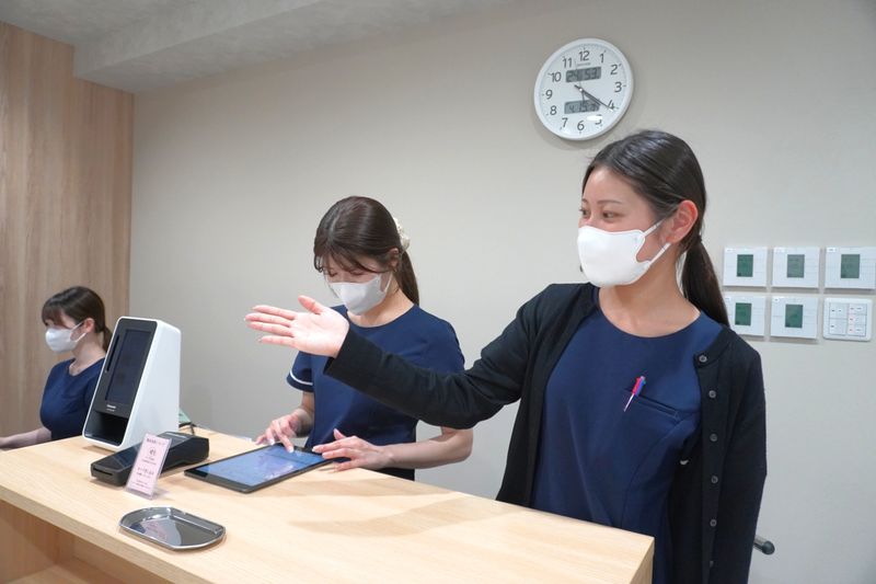 受付スタッフの写真