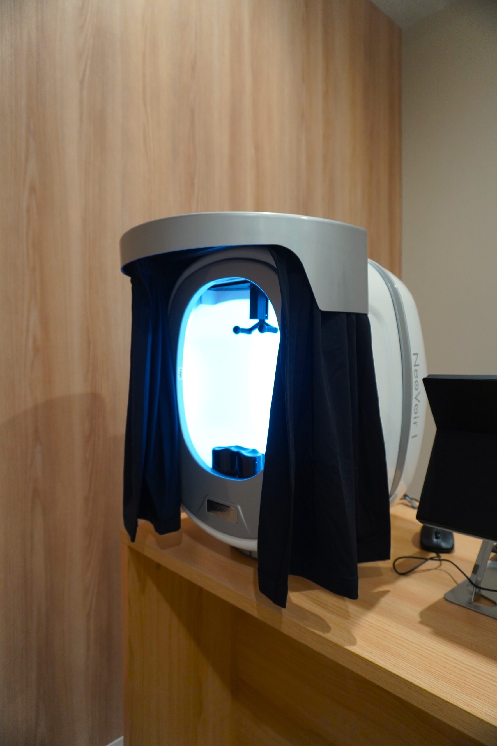 肌診断機：ネオヴォワール